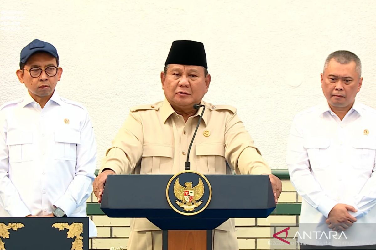 Prabowo calls rail transport key to economic democracy