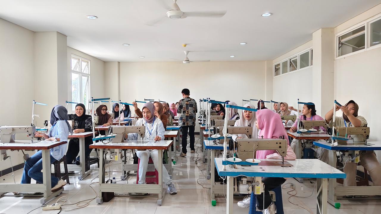 Paradaya Movement Trains Underprivileged Citizens, Secures Jobs in Footwear Industry