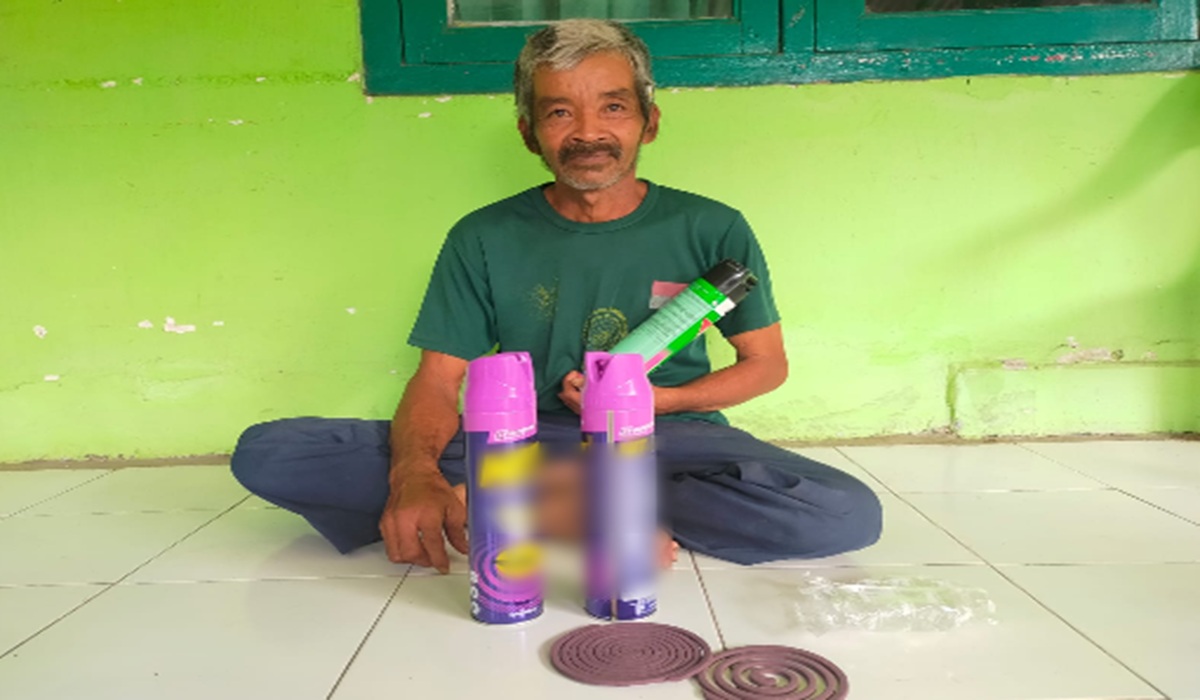El Niño Impact: Fearing Dengue Fever, Tasikmalaya Residents Stock Up on Mosquito Repellent