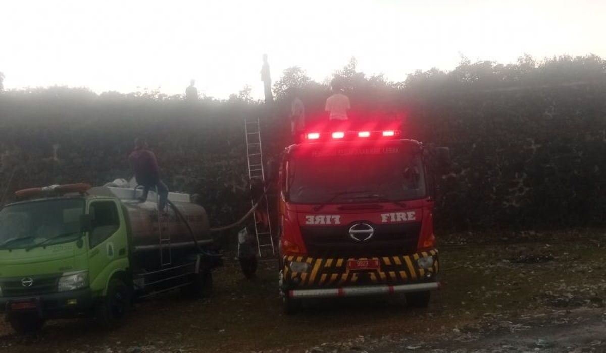 Fire at Dengung Landfill in Lebak Burns 1,000 Square Metres