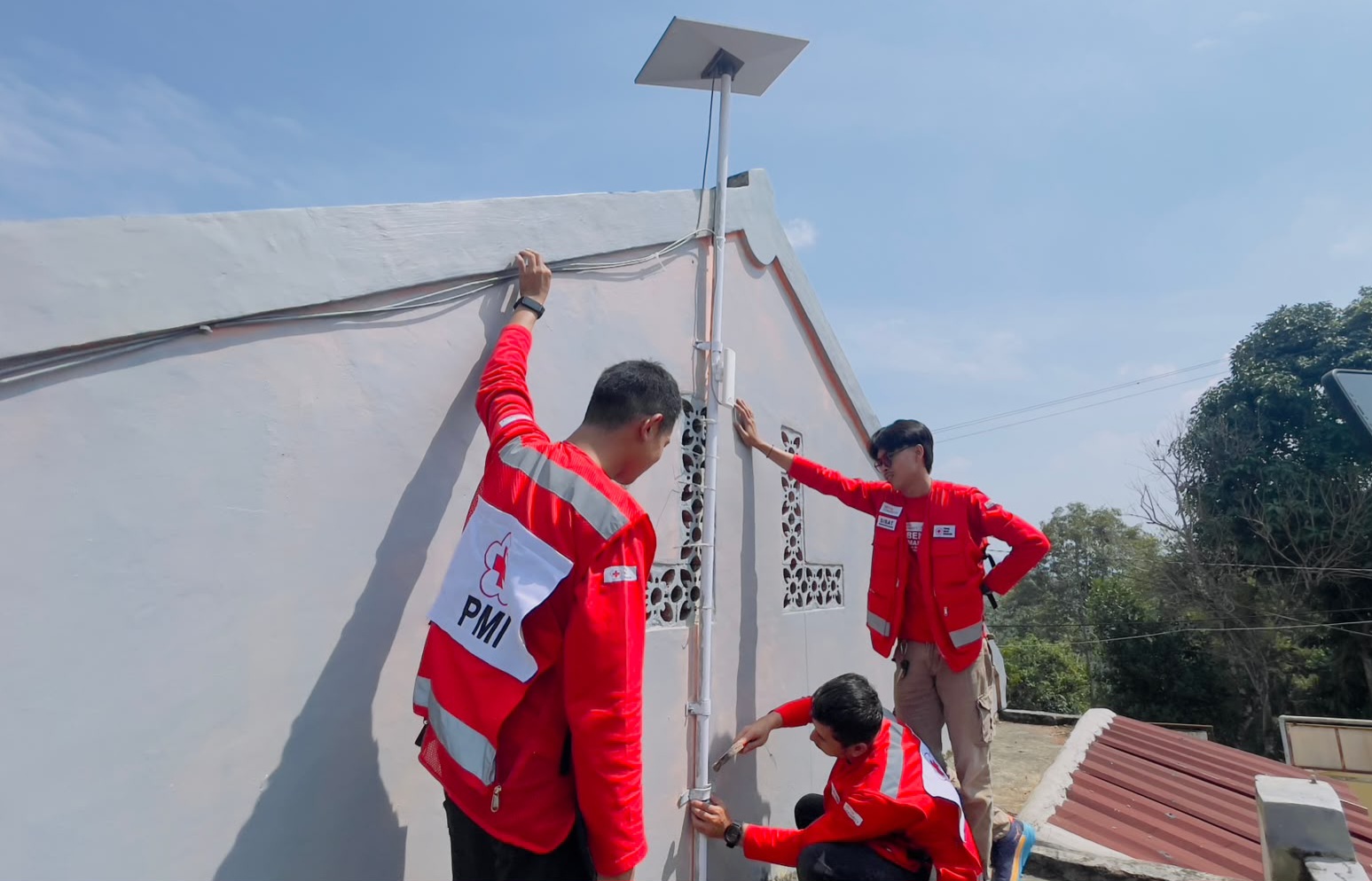 Satellite Internet Connectivity Strengthens Disaster Mitigation and Village Services in Sukabumi