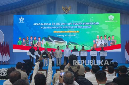 Leading Prayer at Mass Subsidised Housing Contract Signing, KH Zulfa: May It Bring Prosperity