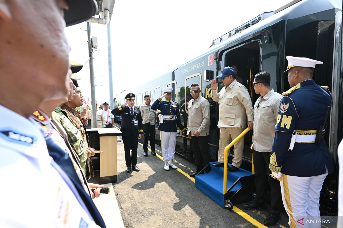 Prabowo Returns to Jakarta Aboard Nusantara Explorer Train After Batang Working Visit