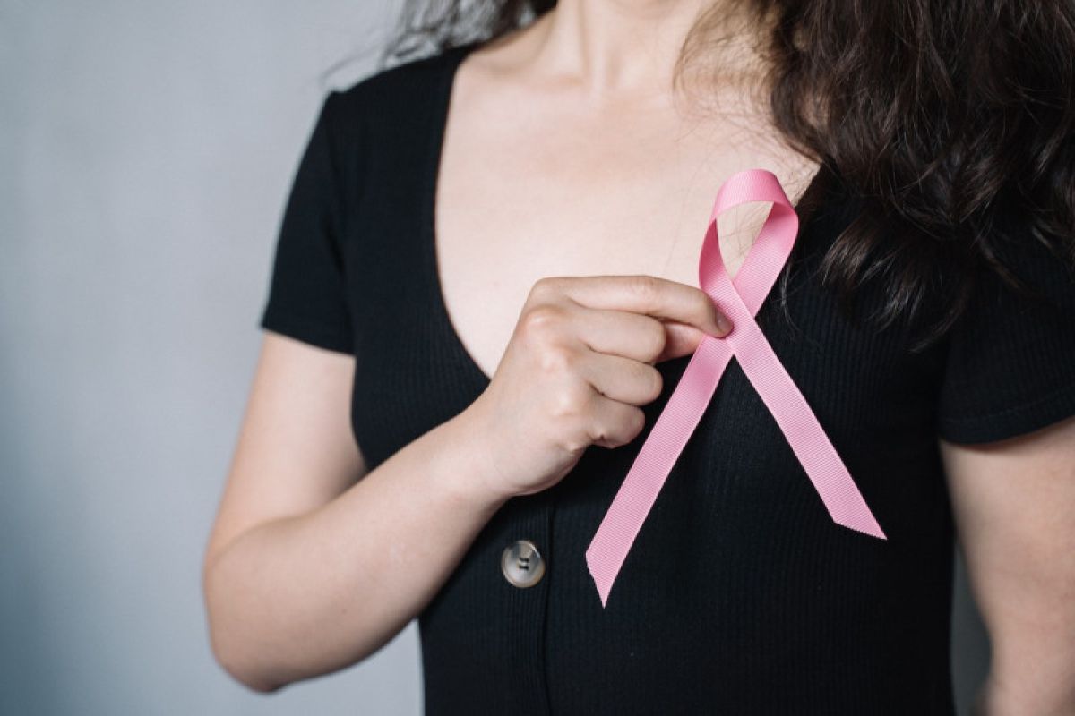 Breast cancer not solely triggered by genetic factors, says oncologist