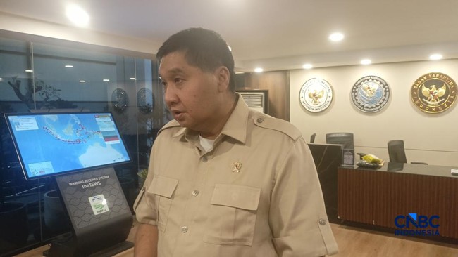 Minister Maruarar Mandates One Tree per Subsidised House, Cites Environmental Reasons