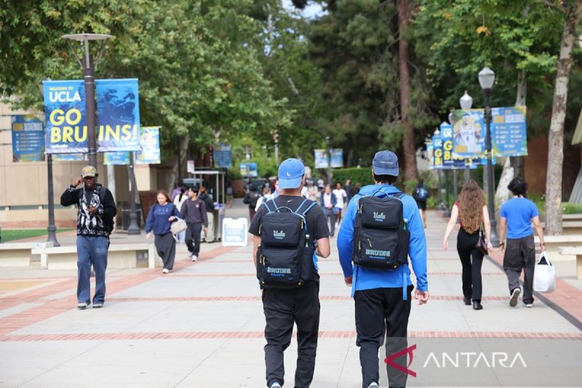 US considers $100,000 fee for international students seeking residency