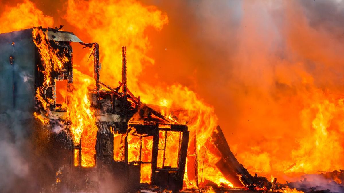 Massive Fire in Tallo, Makassar, Destroys 56 Houses