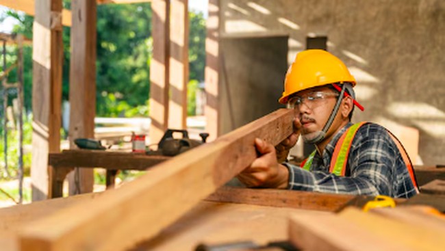 Difficulty Finding Office Jobs Drives Gen Z Towards High-Paying Blue-Collar Roles