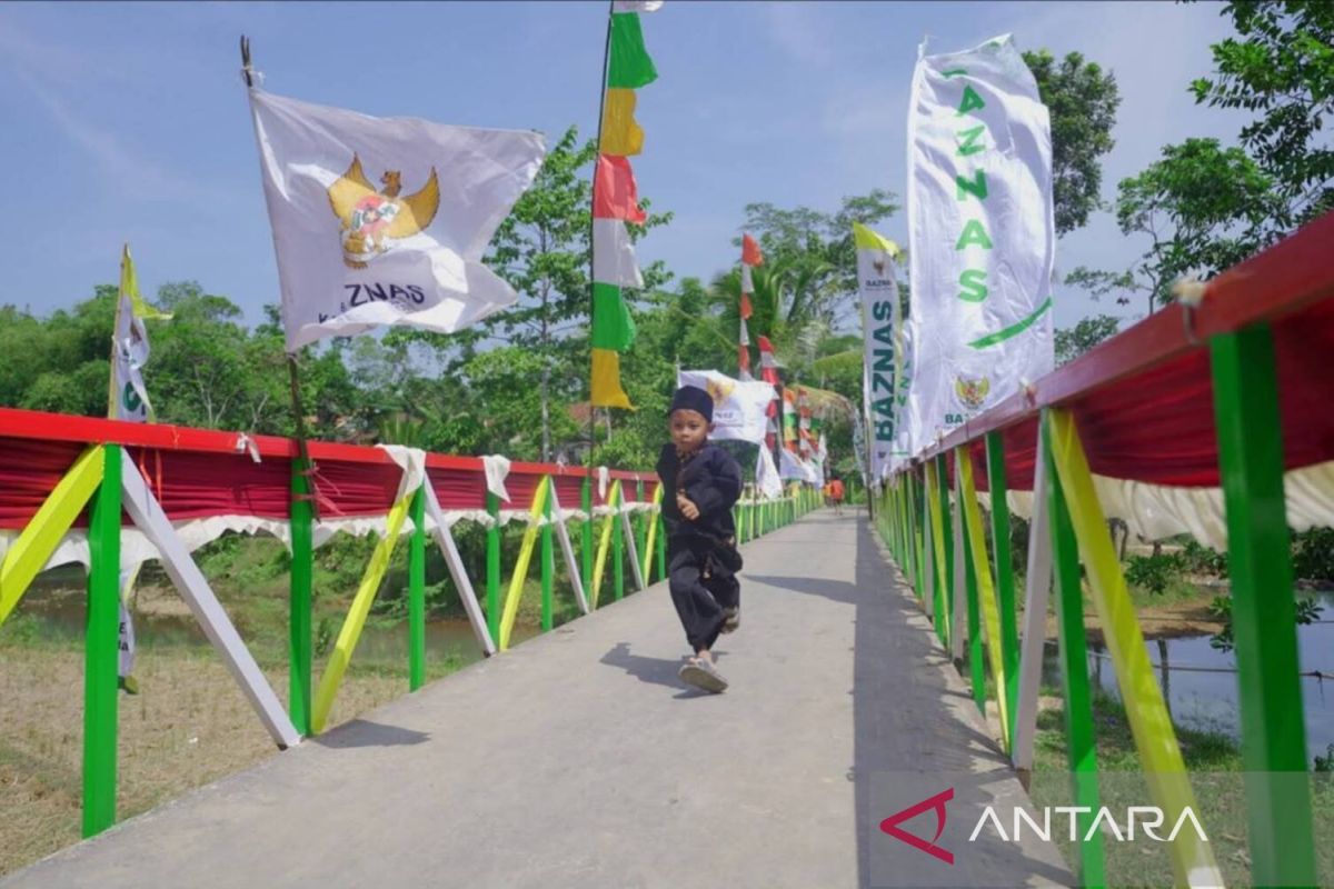 Baznas transforms minimarket change donations into bridge in Sukabumi