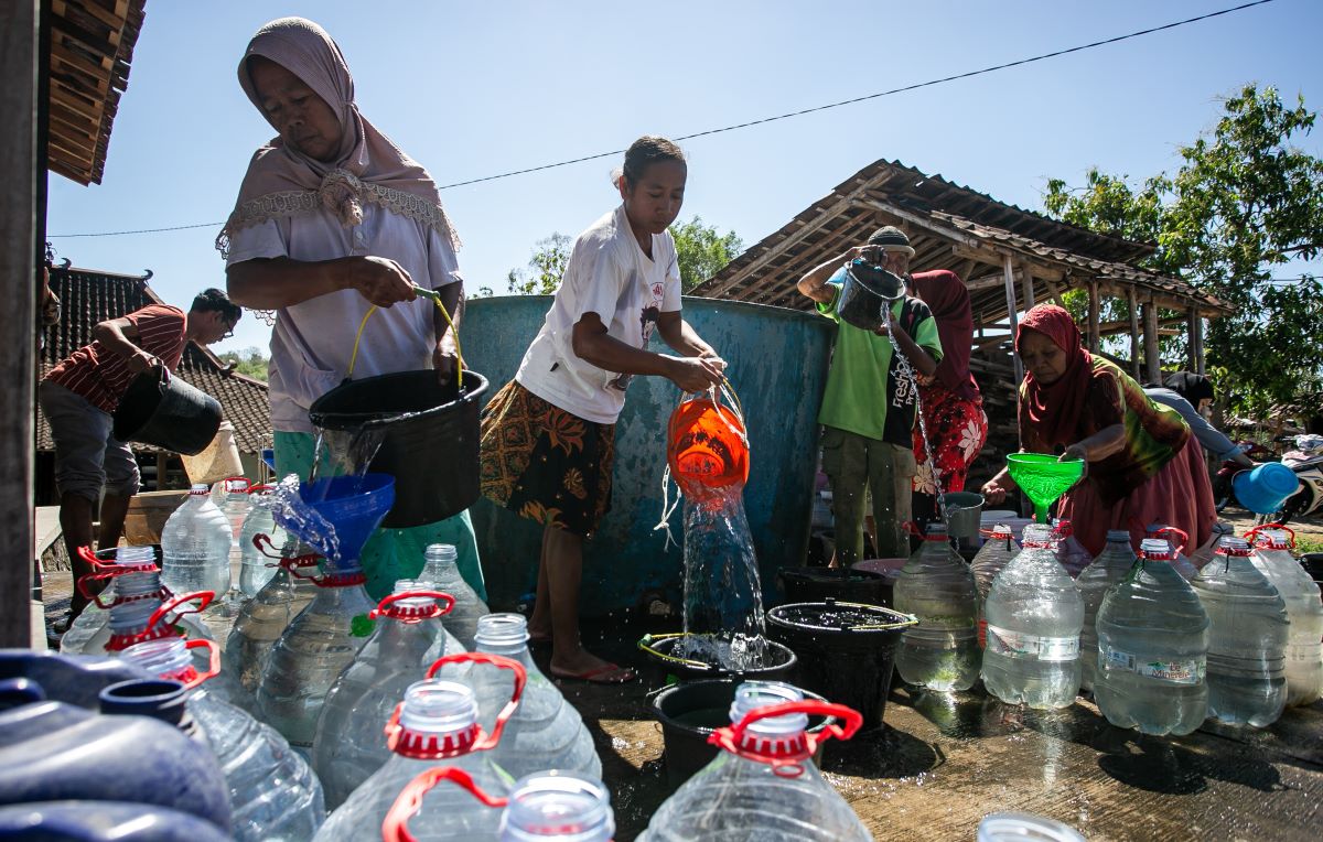 Clean Water Crisis: Bekasi Regency Distributes 3 Million Litres of Water to Affected Areas
