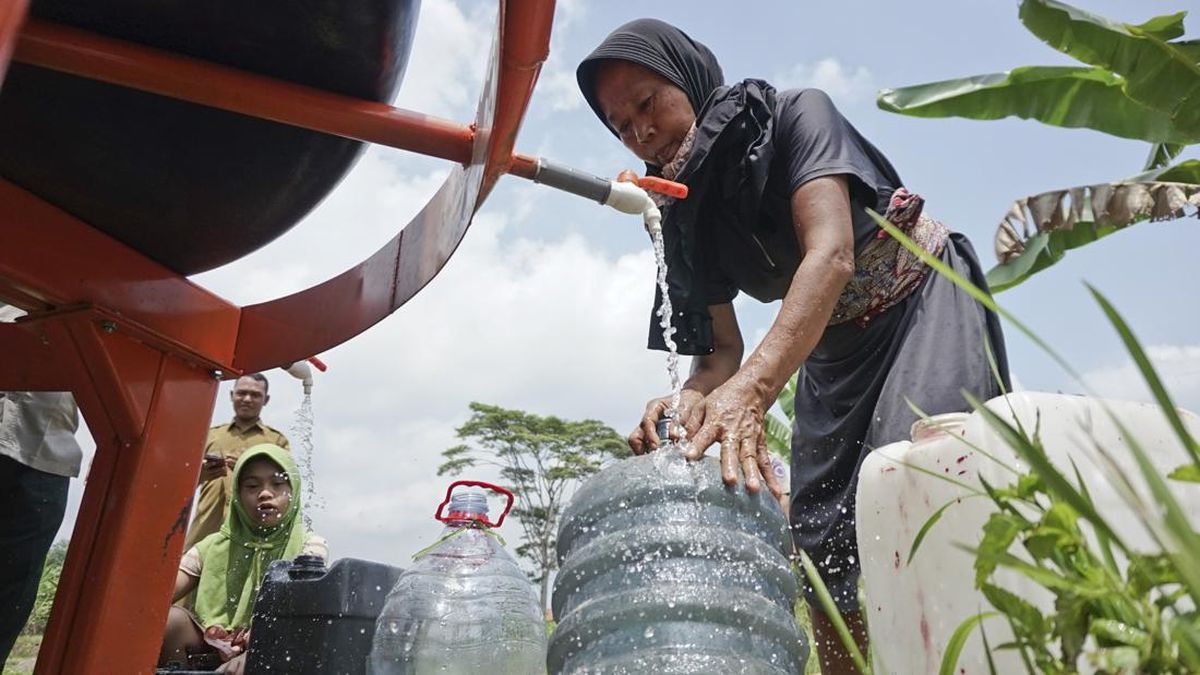 Drought Spreads to Depok, Residents Queue for Clean Water Supplies