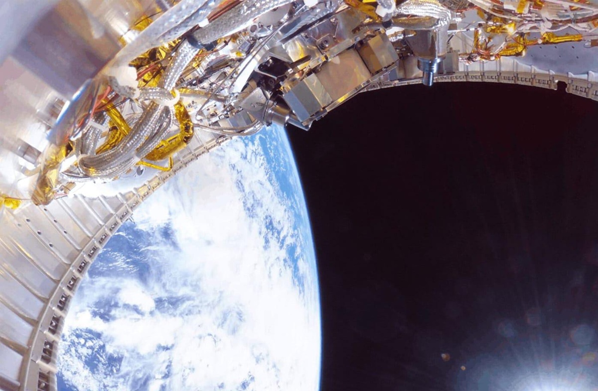 NASA's Swift Telescope Rescue Mission Threatened by Uncontrolled Spin of Link Satellite
