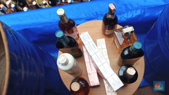 Former Minister's House Raided Amidst Liquor Corruption Scandal and 'Ghost Bar' Modus Operandi