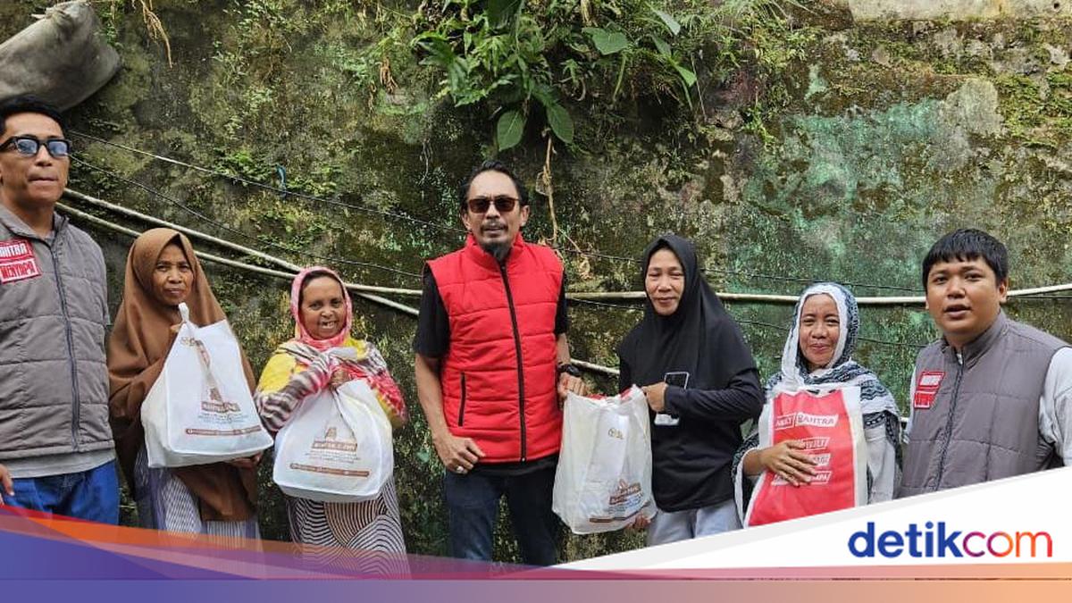 Gerindra's Bahtra Distributes Basic Food Packages in Kendari, Residents Express Gratitude