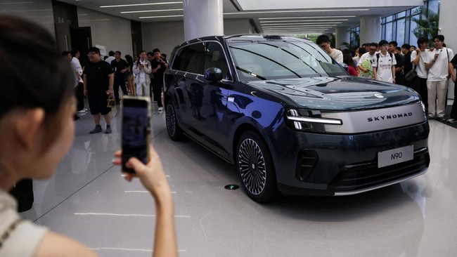 Smartphone Sales Declining, Xiaomi Unexpectedly Launches Large SUV