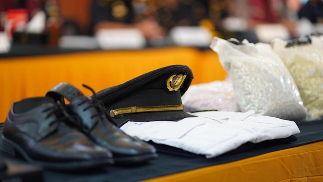 New Modus Operandi! Recruiting Pilots as Drug Couriers Exploits Airport Facilities