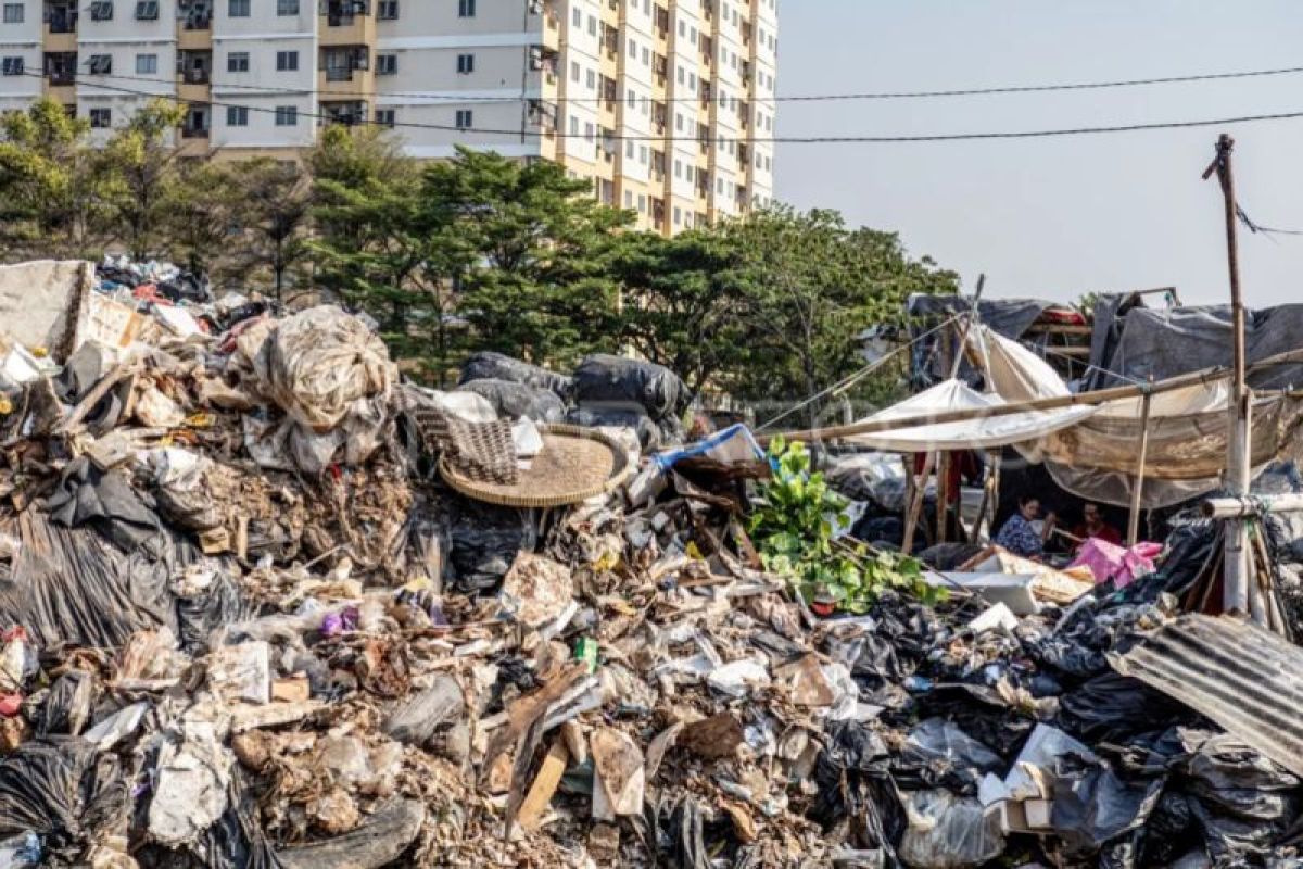 Jakarta to Name and Shame Irresponsible Waste Managers