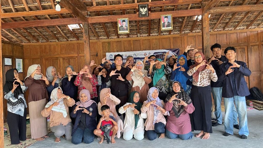 Akprind Trains Kroco Residents in Digital Marketing to Develop Edutourism Village