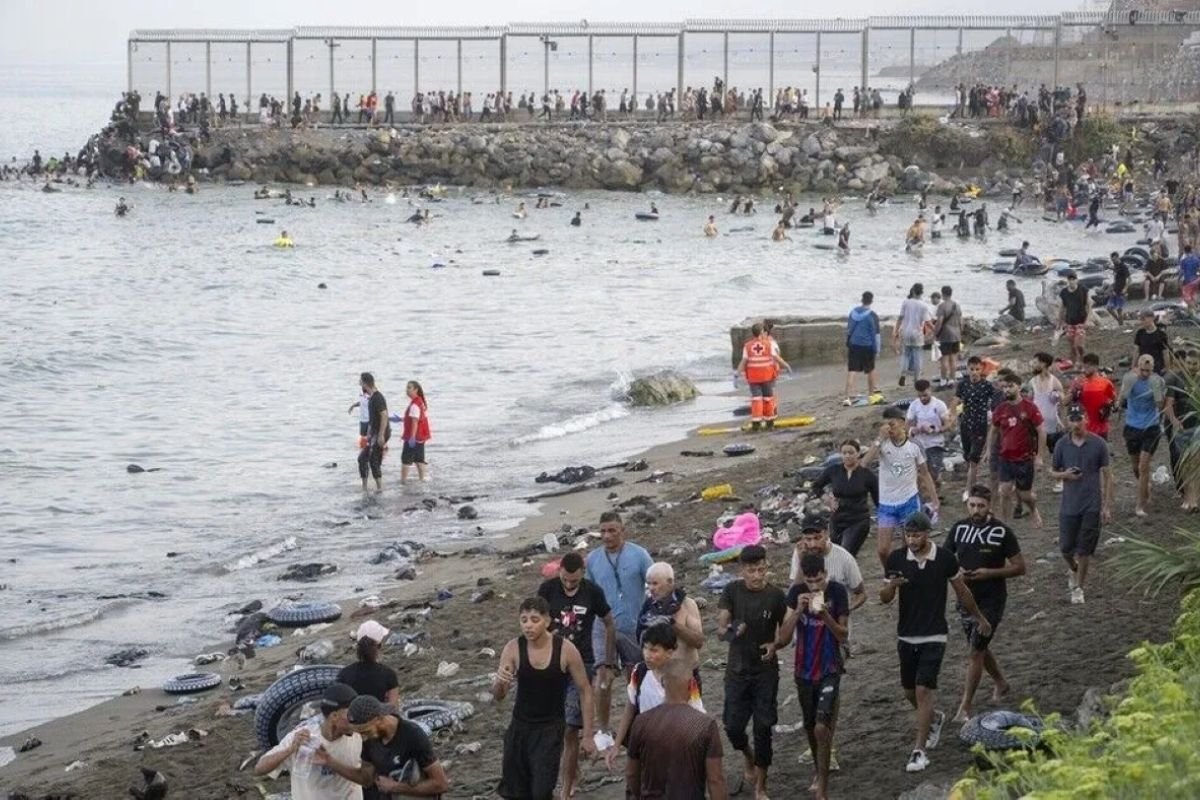 Report: Spanish PM to visit Ceuta amid migrant surge