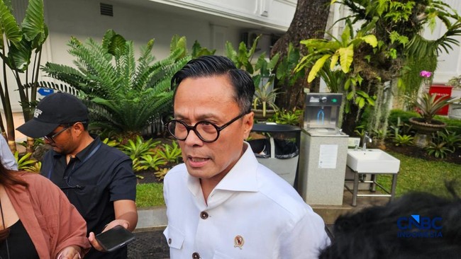Danantara Chief Addresses Whoosh Debt, Mentioning PT Pos and Other SOEs