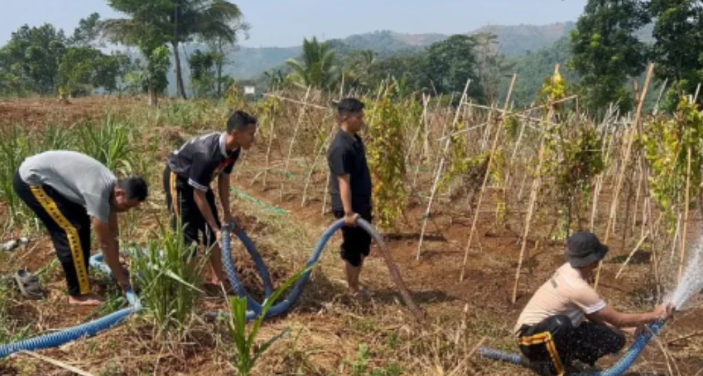 West Java Regional Police Construct Boreholes to Anticipate Drought