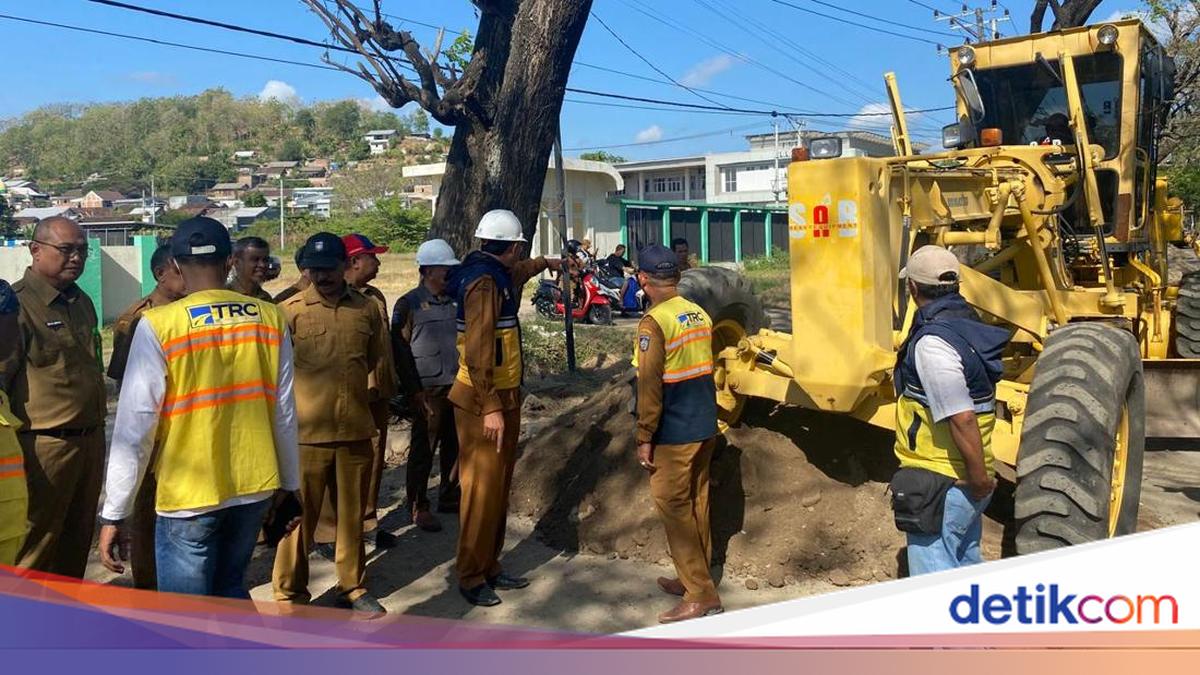 Road in Front of Sering Sumbawa Regional Hospital, Prone to Flooding, Undergoing Rp 1 Billion Repair
