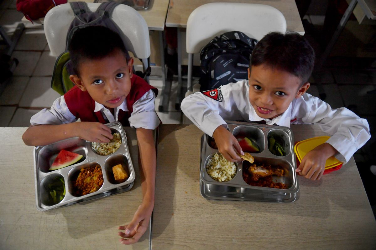 Indonesia targets high-stunting regions for free meal program