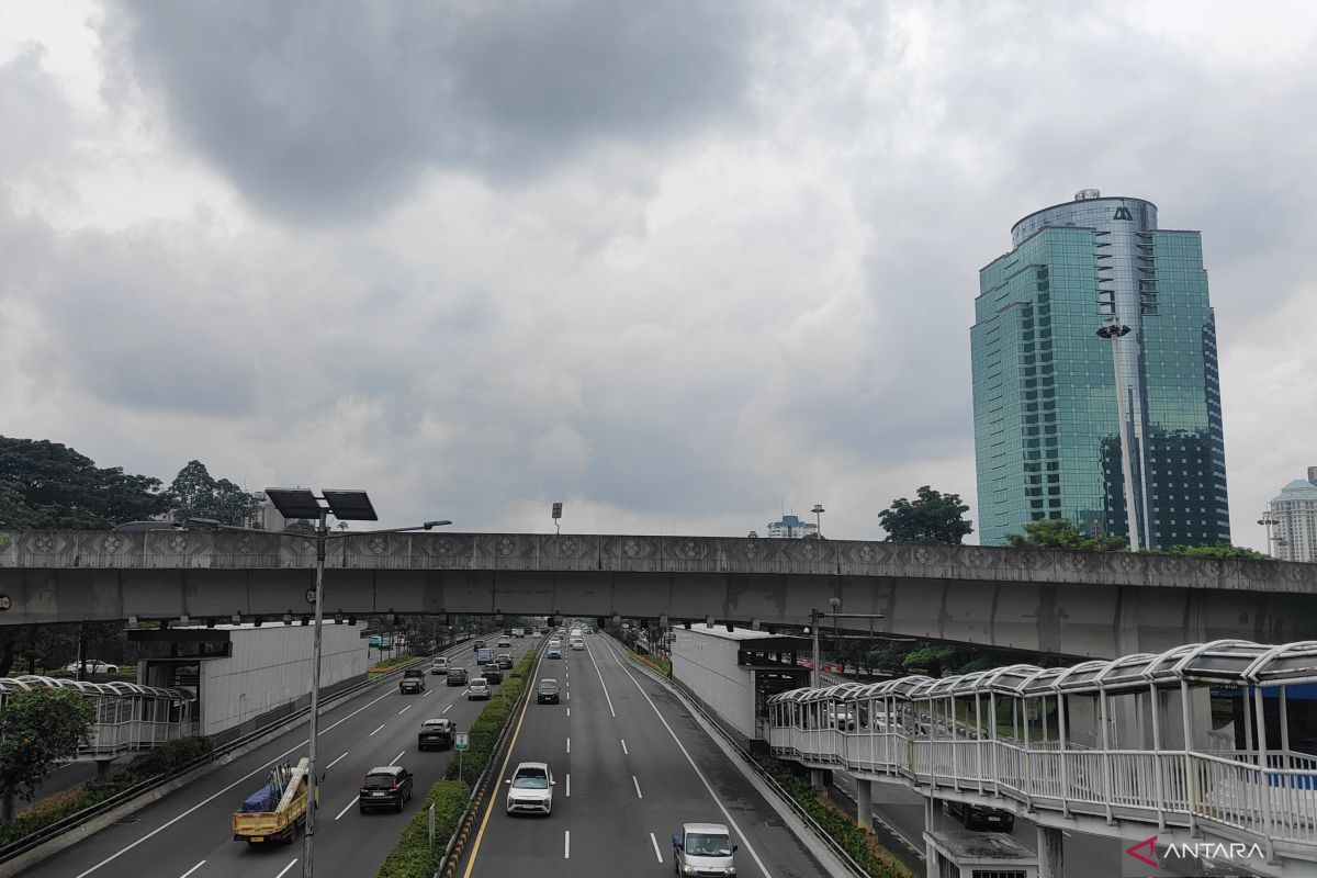 BMKG: Majority of Major Cities to Experience Cloudy Skies and Light Rain on Saturday