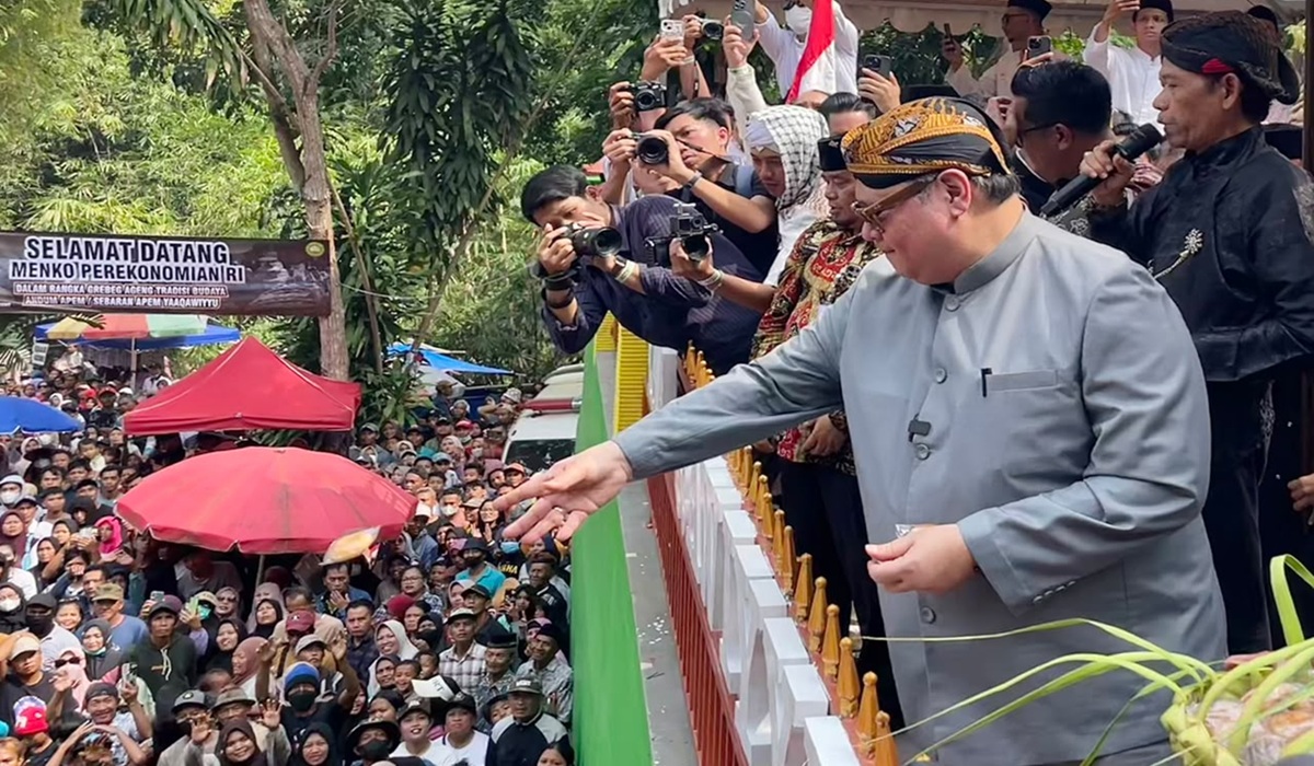 Driving the Local Economy by Preserving the Grebeg Ageng Andum Apem Yaaqawiyyu Tradition