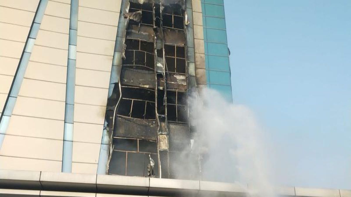 Fire Breaks Out at Pullman Hotel in West Jakarta, 14 Firefighting Units Deployed