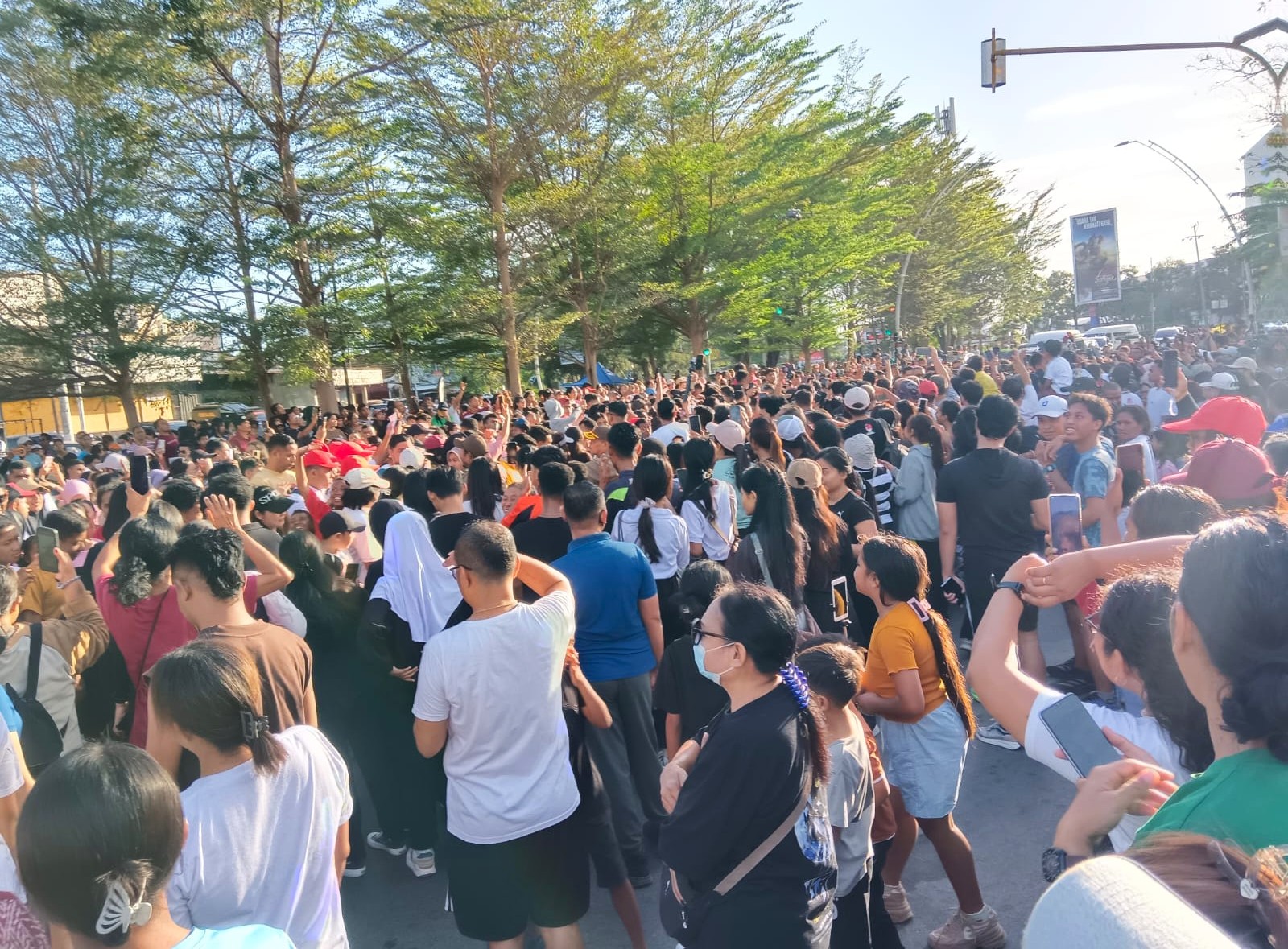 Shouts of ‘Thank You, Mr Jokowi’ Mark Jokowi's Visit to Kupang Car Free Day