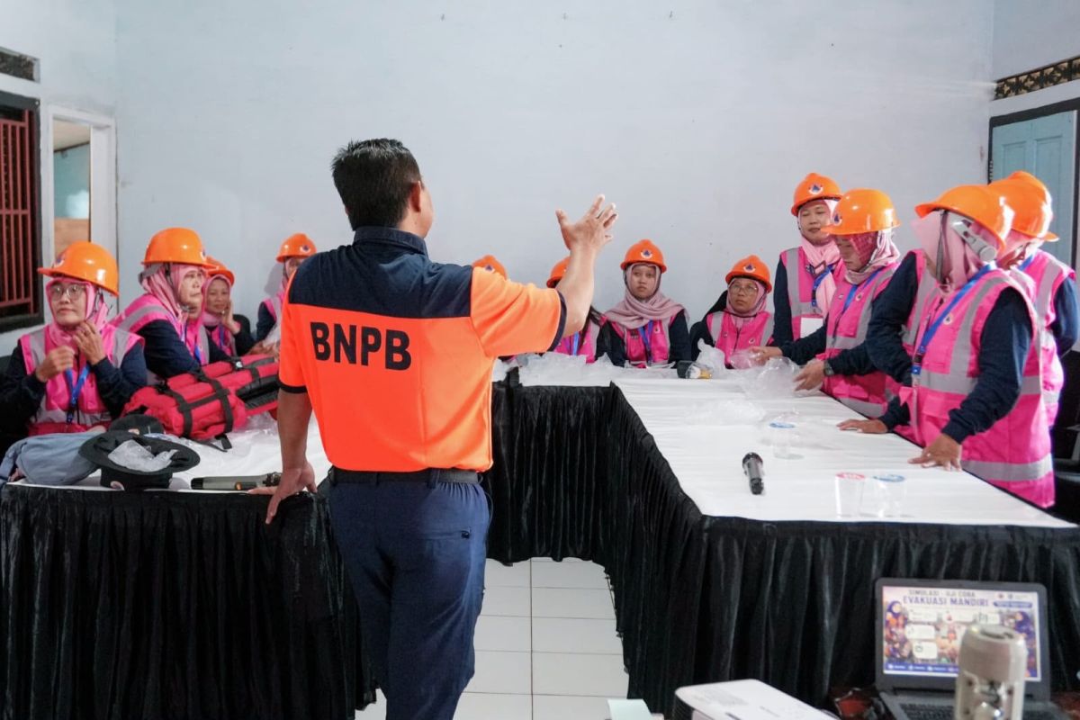 PLN EPI strengthens resilience of coastal women in Cilacap to face disasters