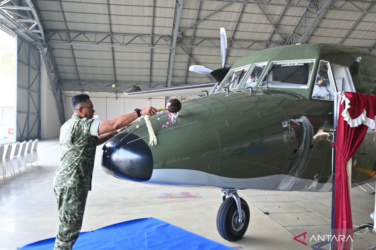 Indonesian Air Force strengthened by new domestically-made transport aircraft