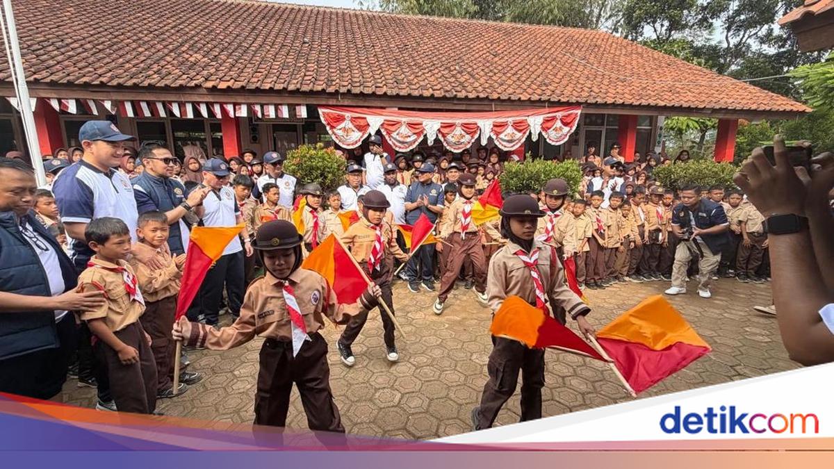 National Karang Taruna Distributes Educational Aid and Clean Water in Bogor