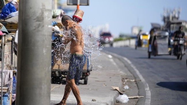 World Hit by 'Hellish' Conditions, UN Secretary-General Issues Dire Warning