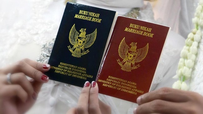 Indonesian Officials Frequently Remarrying, President Intervenes to Create New Regulations