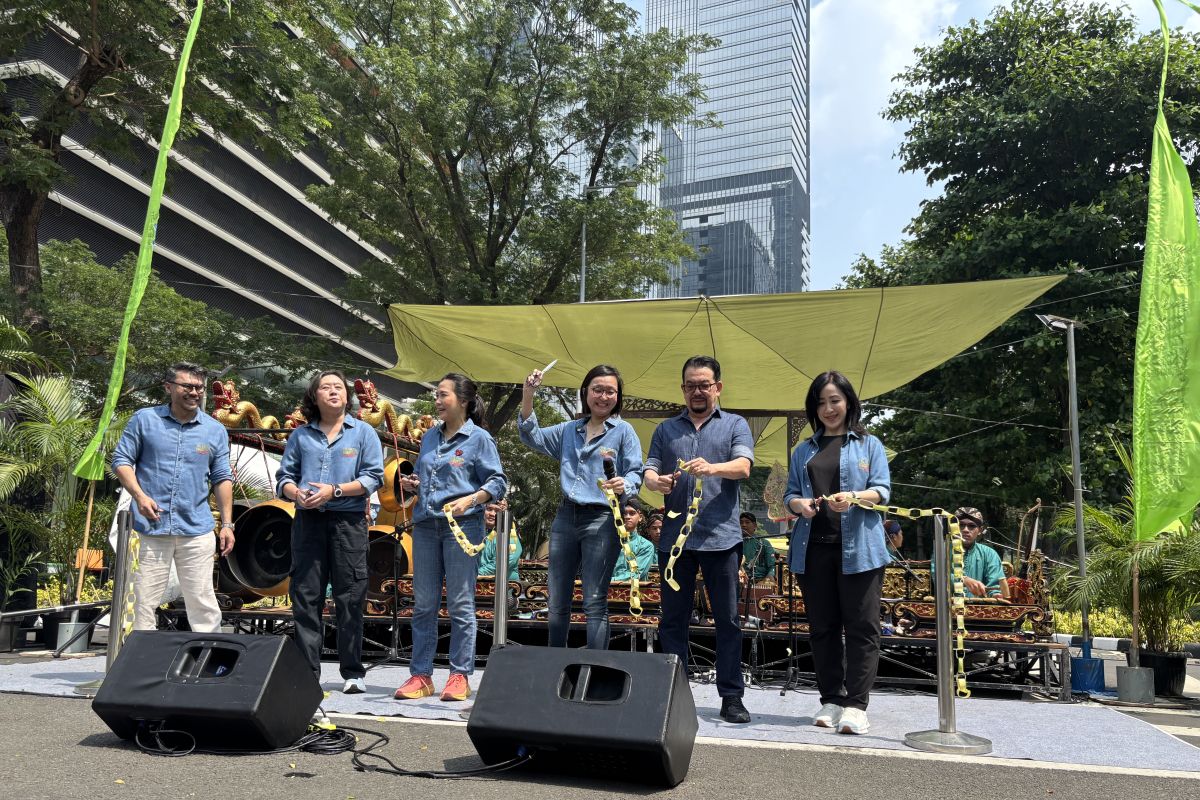 Hundreds of Creative Economy Players Crowd The Local Market in SCBD