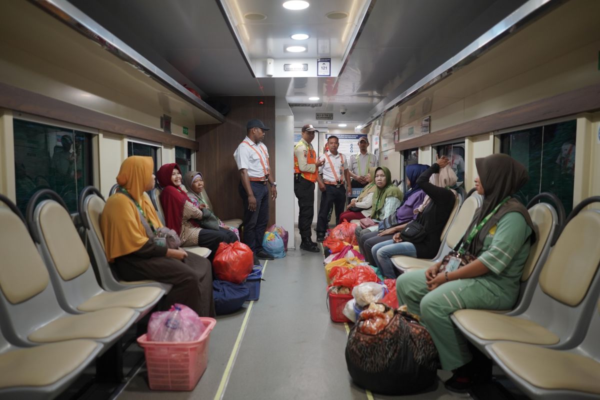 Farmer and Trader Trains Serve 35,843 Customers, Expanding Community Economic Access