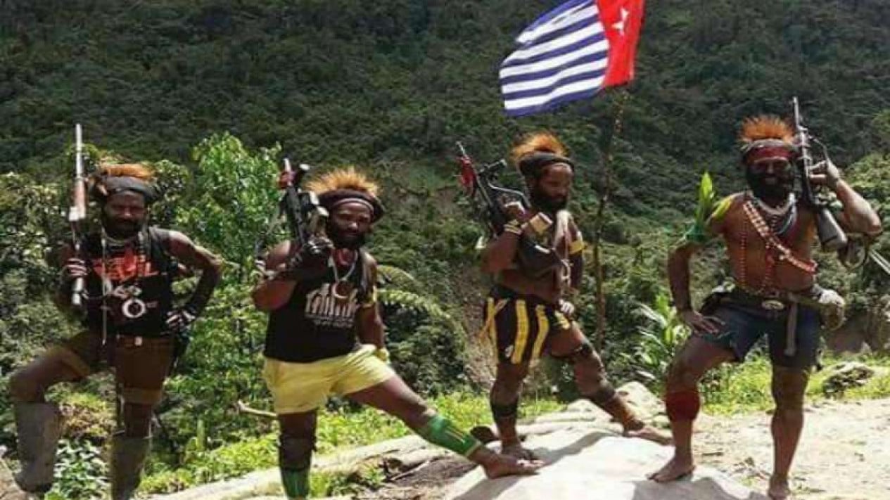 Indonesian Military Successfully Evacuates Victim of OPM Shooting from 50-Metre Ravine in Yahukimo