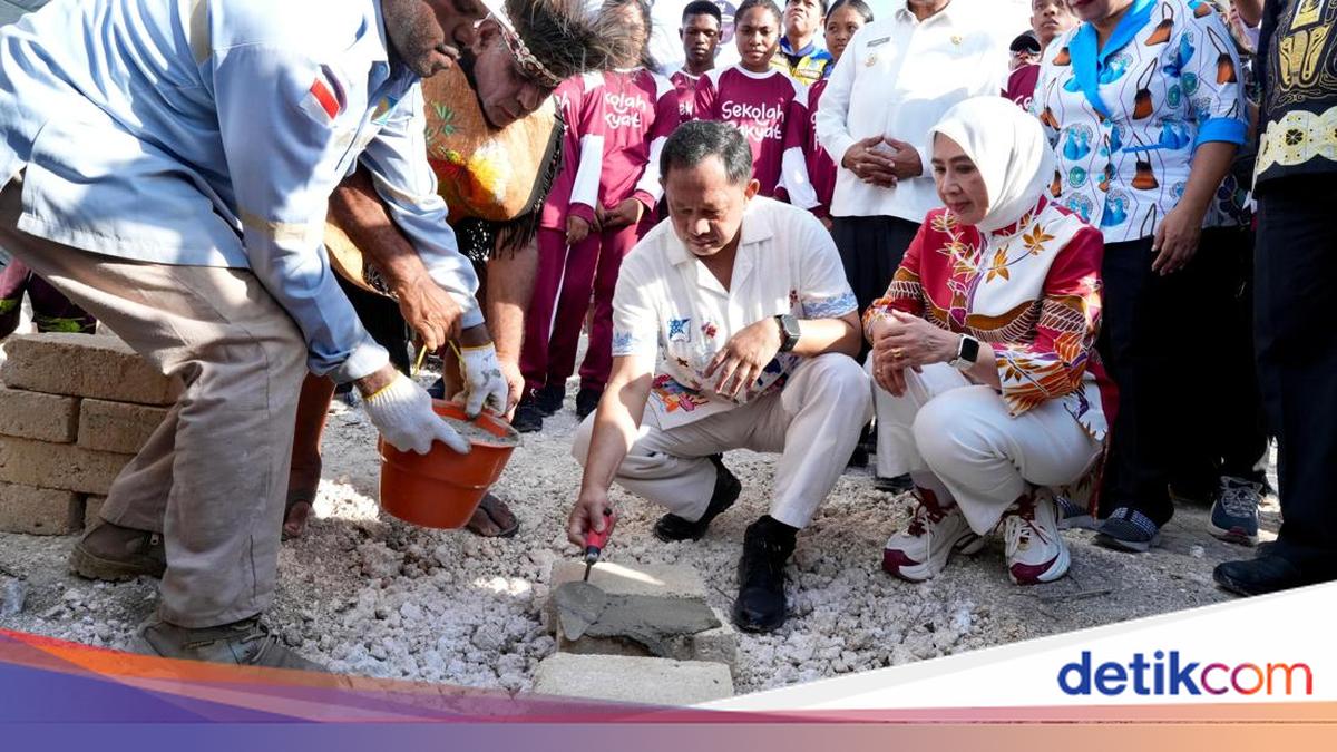 Minister of Home Affairs Tito Performs Groundbreaking for People's School in Biak Numfor Regency