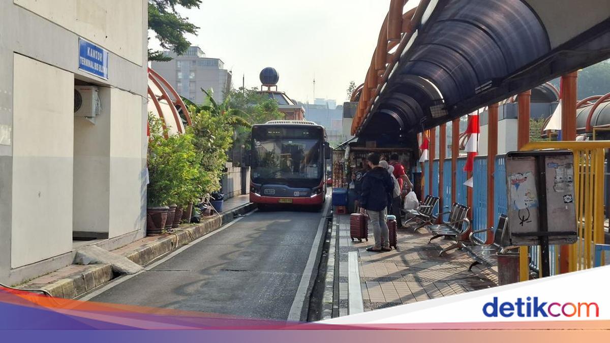 Commuters Accept New Rp 15,000 TransJ Blok M-Soekarno-Hatta Fare: Riding a Motorcycle is Exhausting
