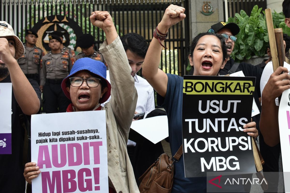 Hoax! Video of BEM UI Clashes Over MK Ruling on Free Nutritious Meal Programme is False