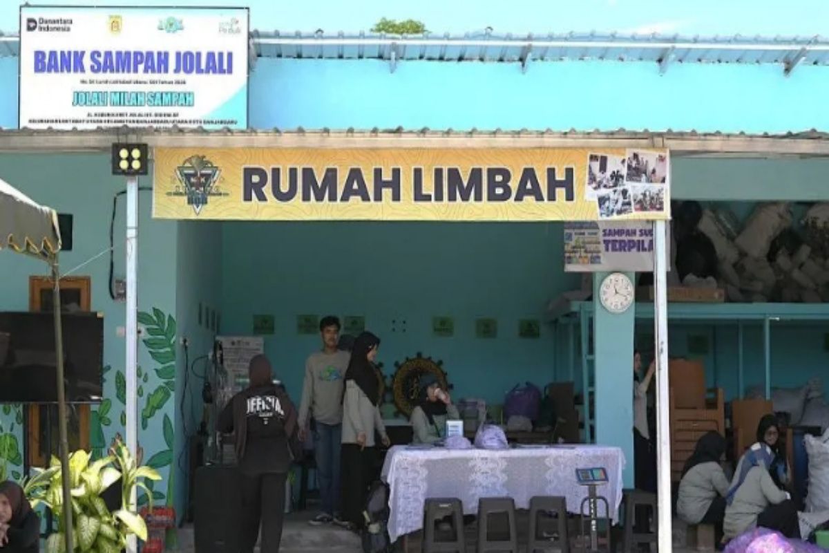 PLN transforms waste into community income through Jolali Waste Bank