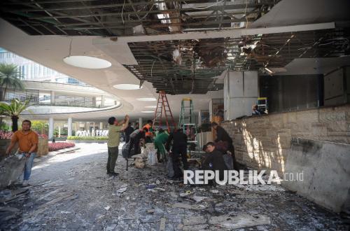 Debris Cleared Following Fire at Pullman Hotel