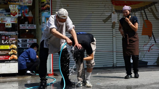 BMKG Warns of Heatstroke Threat, Identifies Symptoms and Treatment Methods