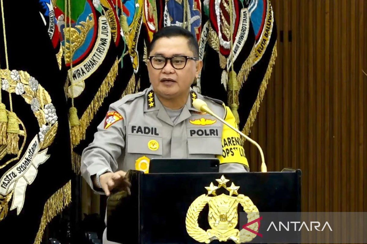 Indonesian National Police Ensure Stability Amidst Installation of Fences by Shopping Malls