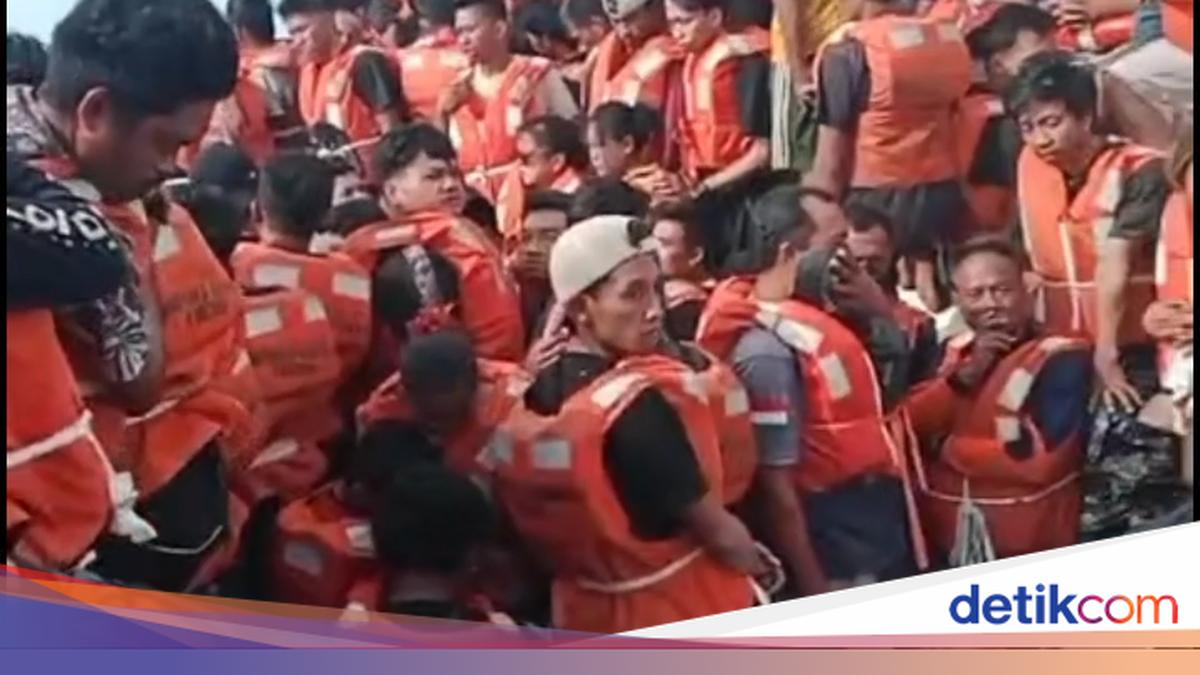 Passengers Leap into Sea After KM Mutiara Sentosa is Engulfed by Fire