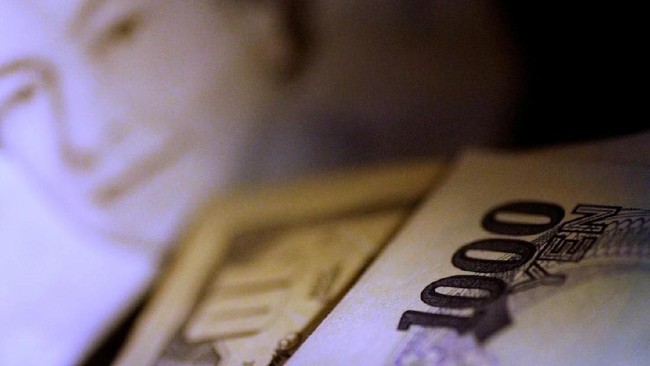 US and Japan Unite to Rescue Yen from Precipice, Intervention Underway