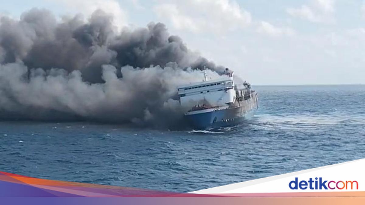 Fire Breaks Out on KMP Mutiara Sentosa, Captain Loses Contact