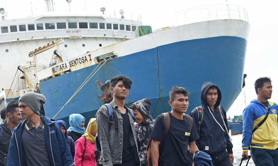 Basarnas Deploys KN SAR 249 Permadi to Evacuate Passengers of KM Mutiara Santosa 2